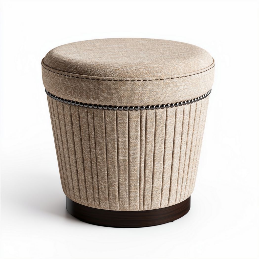 Pouf en tissu beige avec finition en métal et dimensions 40 x 40 x 45cm